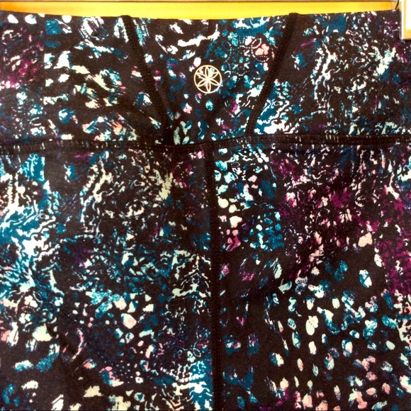 Gaiam women’s activewear leggings, size small - Picture 4 of 5